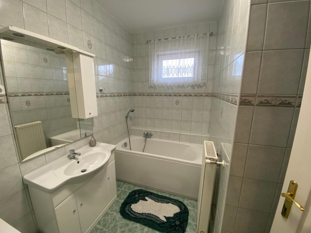 Sarga-Kek Haz Daire Vonyarcvashegy Dış mekan fotoğraf